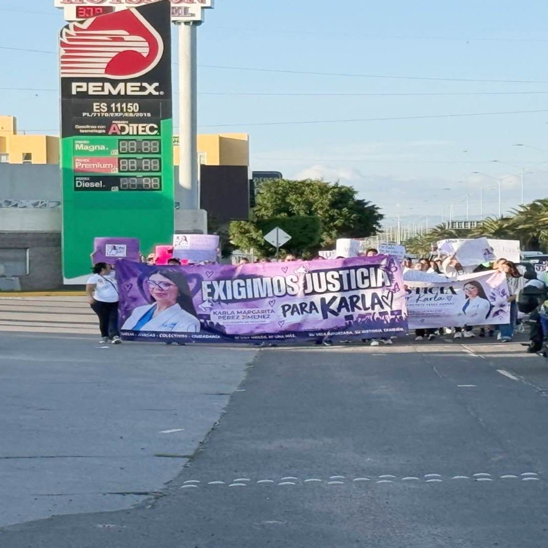 Familiares y amigos de Karla salieron a las calles con pancartas.